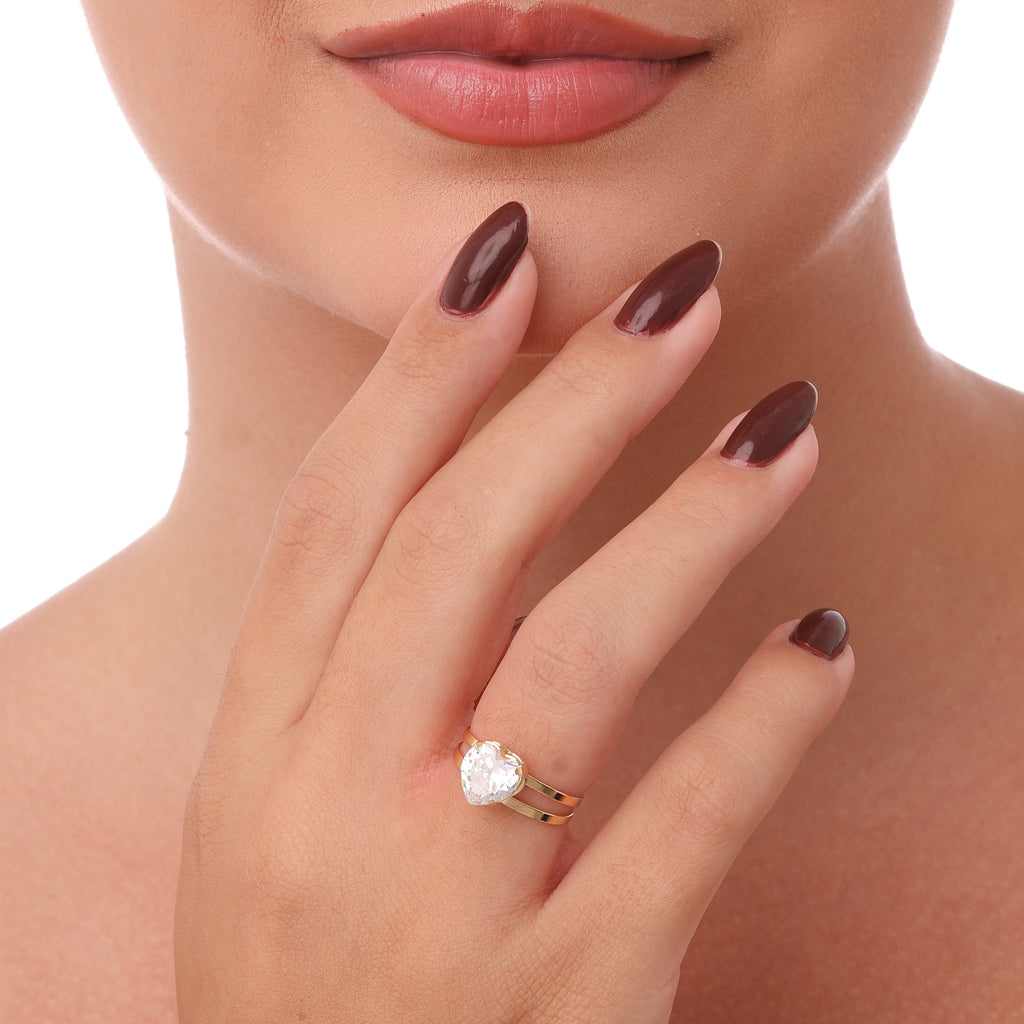 Anel solitário com pedra de coração banhado a ouro 18k ARAU Jóias