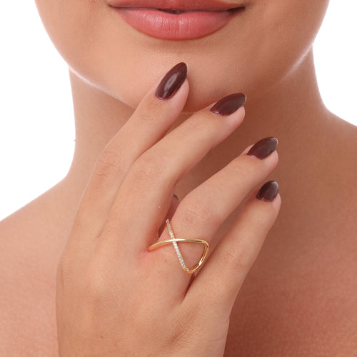 Anel em formato de X com zircônias cravejadas banhado a ouro 18k ARAU Jóias