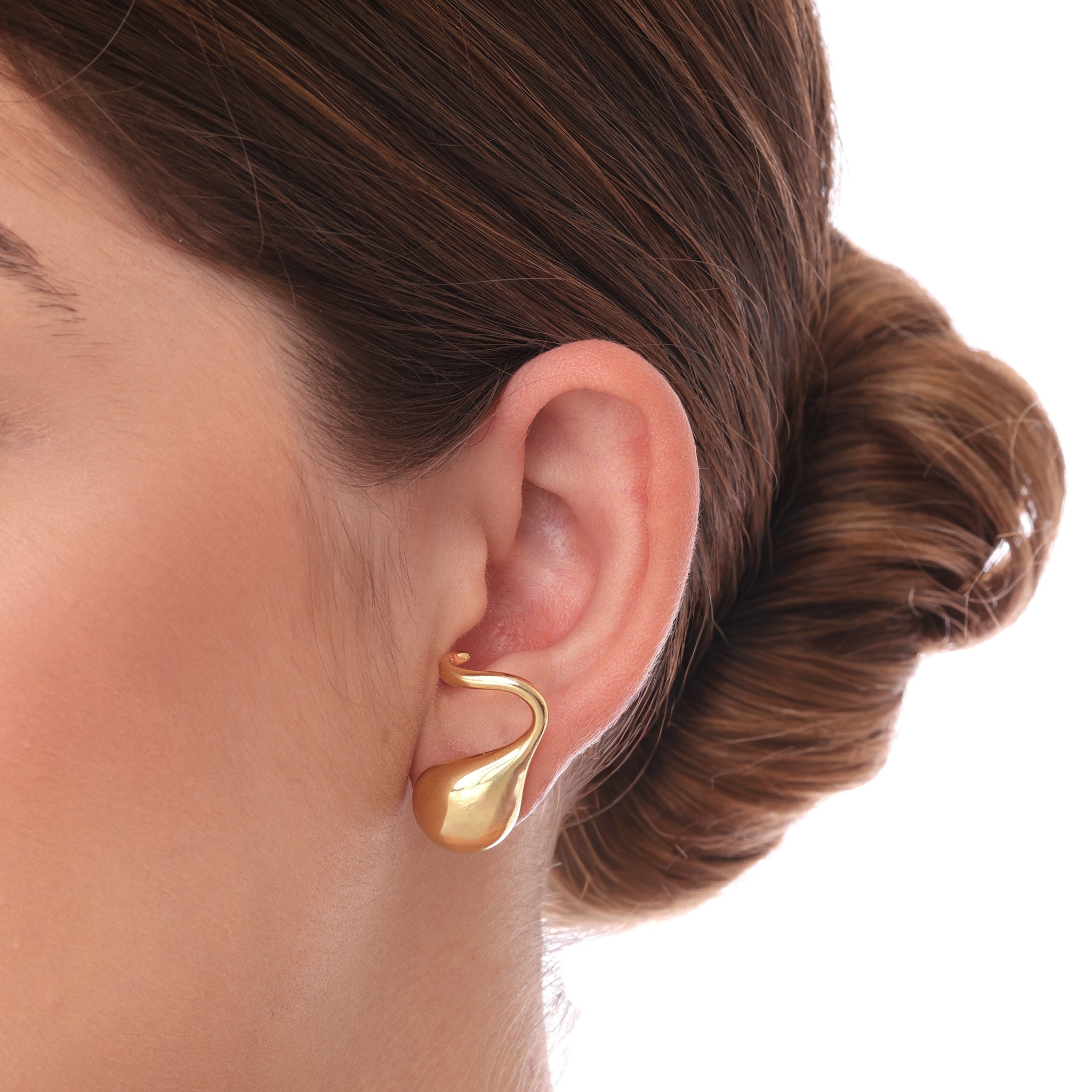 Brinco Ear Hook de gota banhado a ouro 18k ARAU Jóias