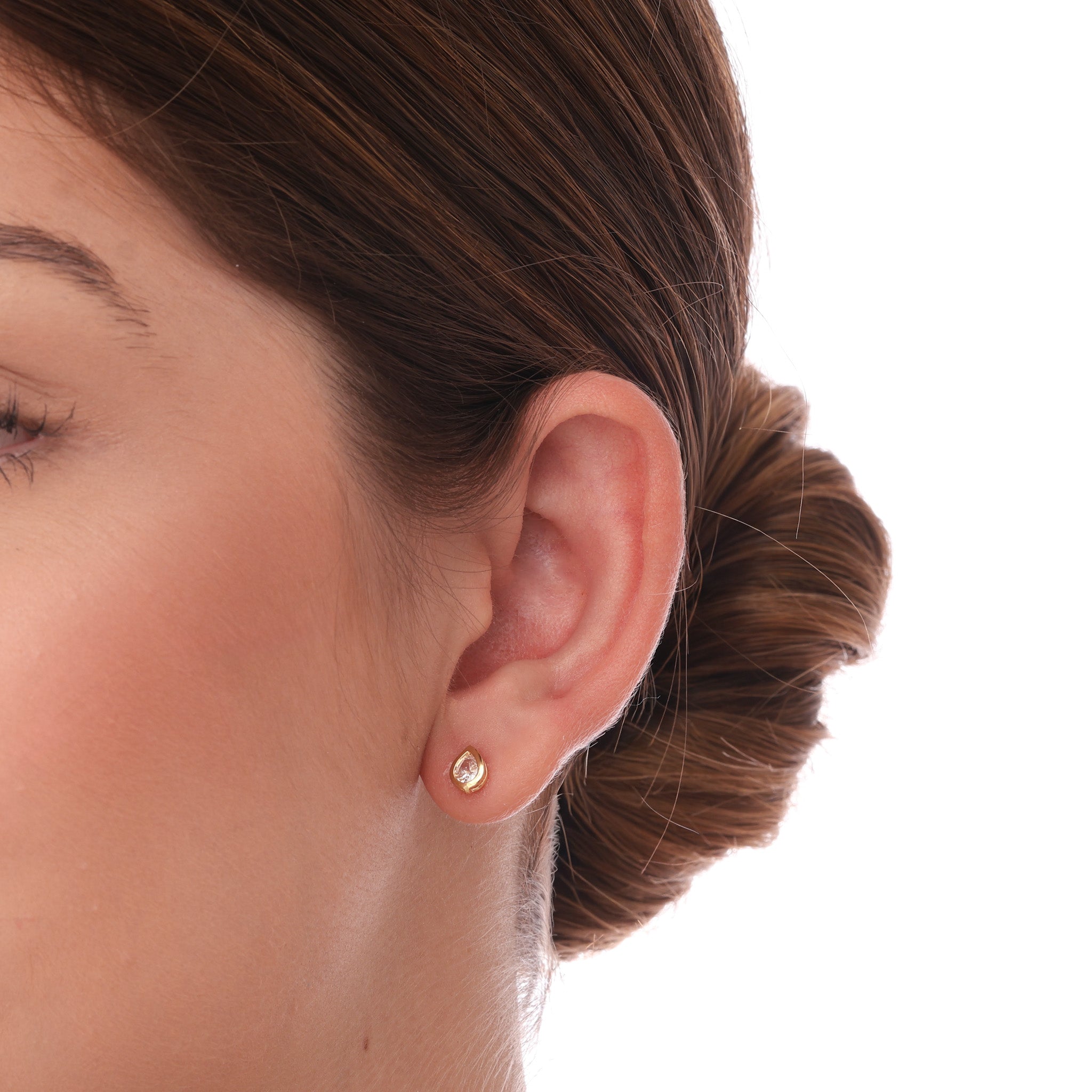 Brinco de ponto de luz em formato de gota banhado a ouro 18k ARAU Jóias