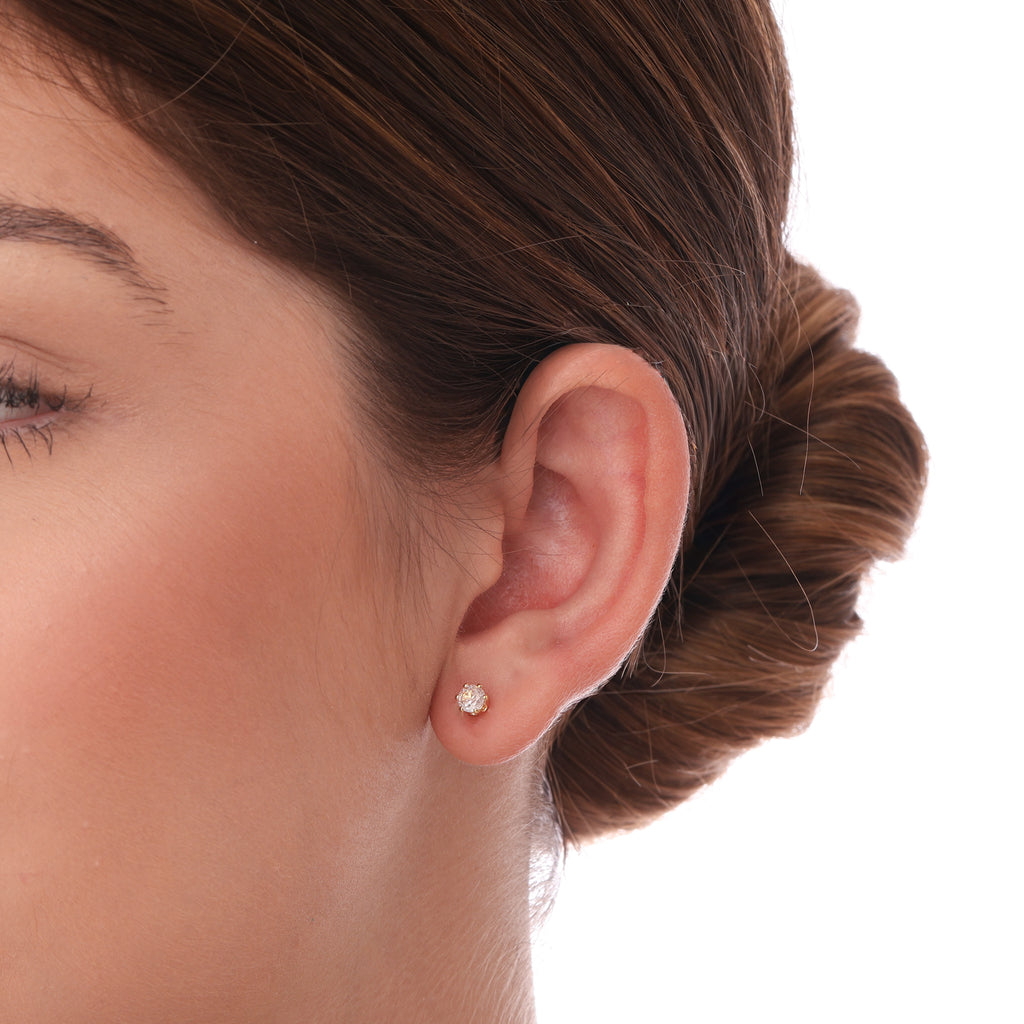 Brinco de ponto de luz de zircônia banhado a ouro 18k ARAU Jóias