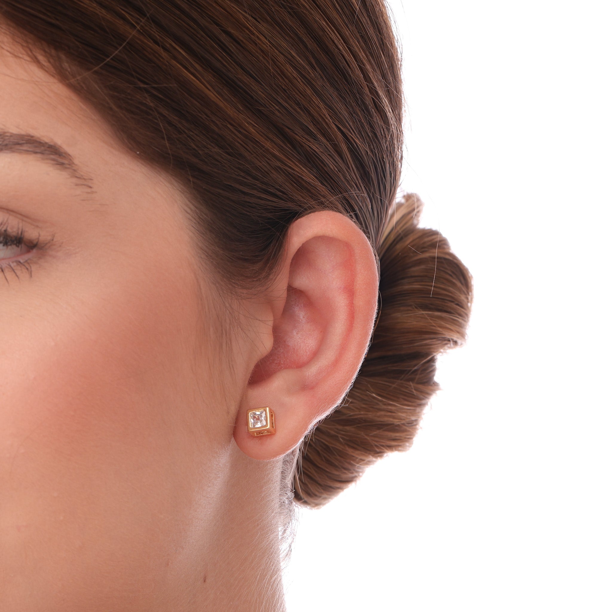 Brinco de ponto de luz de zircônia banhado a ouro 18k ARAU Jóias