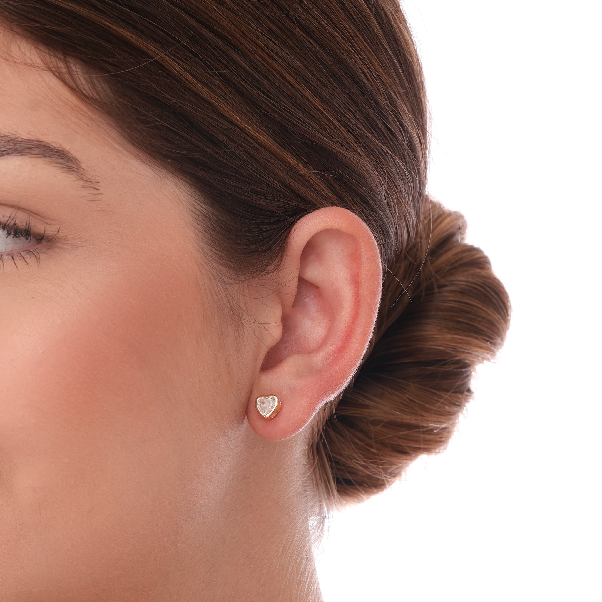 Brinco de ponto de luz em formato de coração banhado a ouro 18k ARAU Jóias