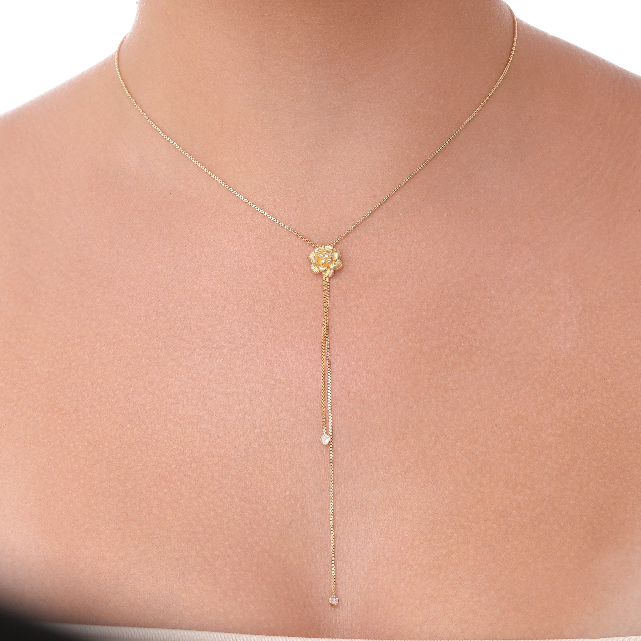 Colar de Flor com Ponto de Luz banhado a ouro 18k ARAU Jóias