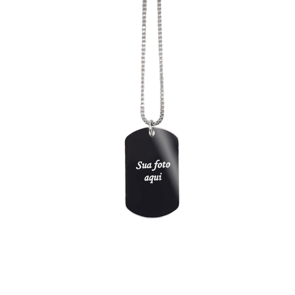 Detalhe do colar personalizado em aço inox com foto gravada