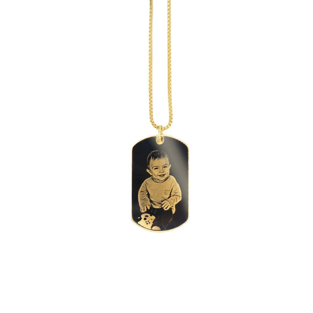 Pingente personalizado com foto gravada em colar banhado a ouro 18k